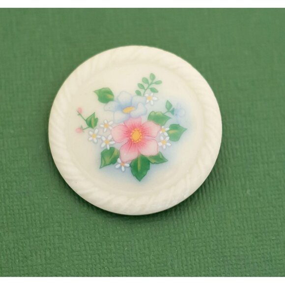 Vintage Victorian Floral Ceramic Brooch by Avon K16 - Picture 1 of 2